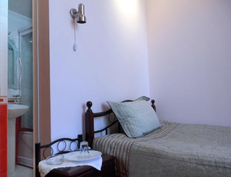 Comfort Single Room - Treatment Included image 1