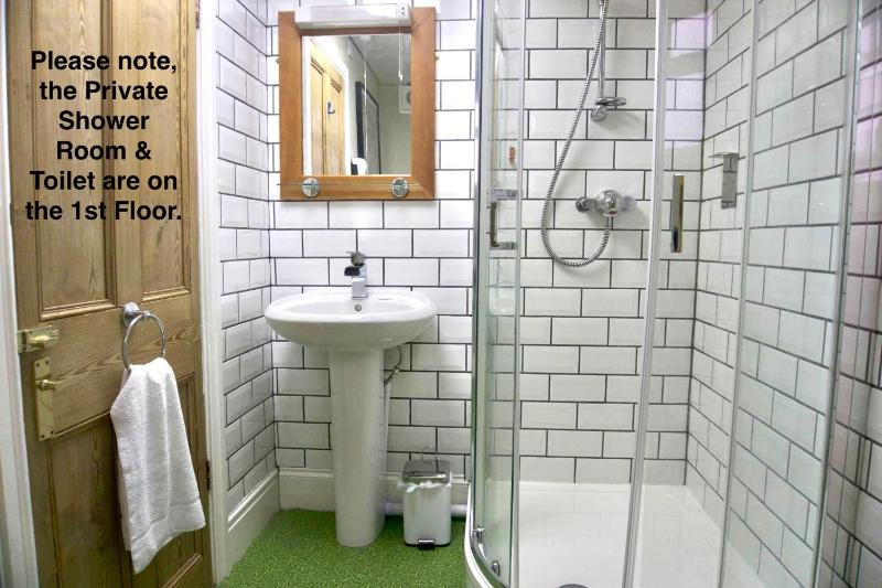 Single Room with Private Bathroom image 3