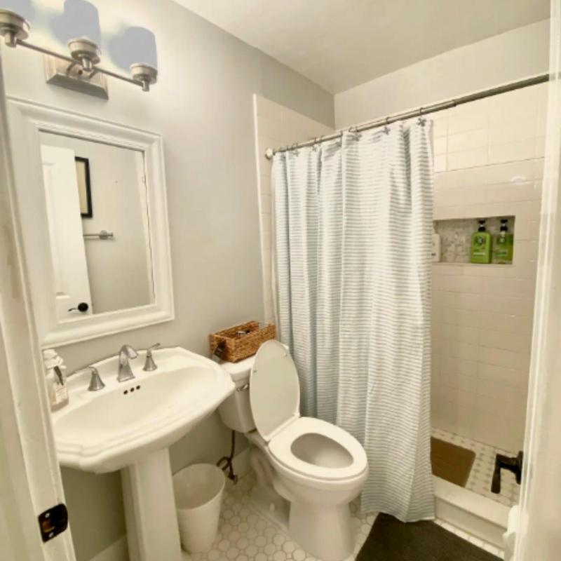 Family Vacation Home in Tampa - image 5