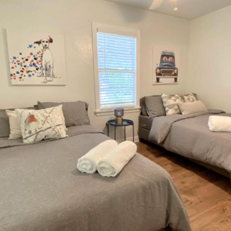 Family Vacation Home in Tampa - image 8