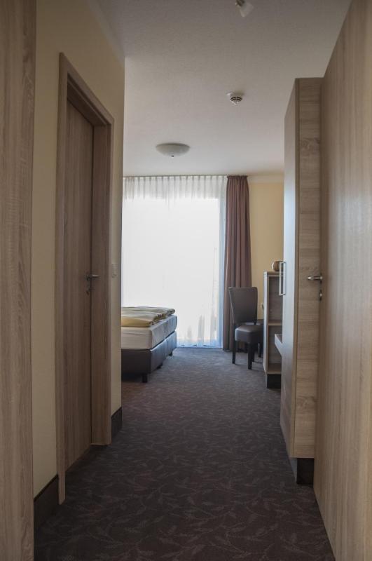 Double Room image 4
