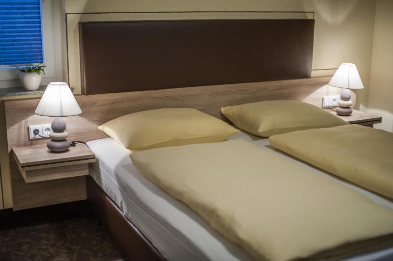 Double Room with Balcony image 3