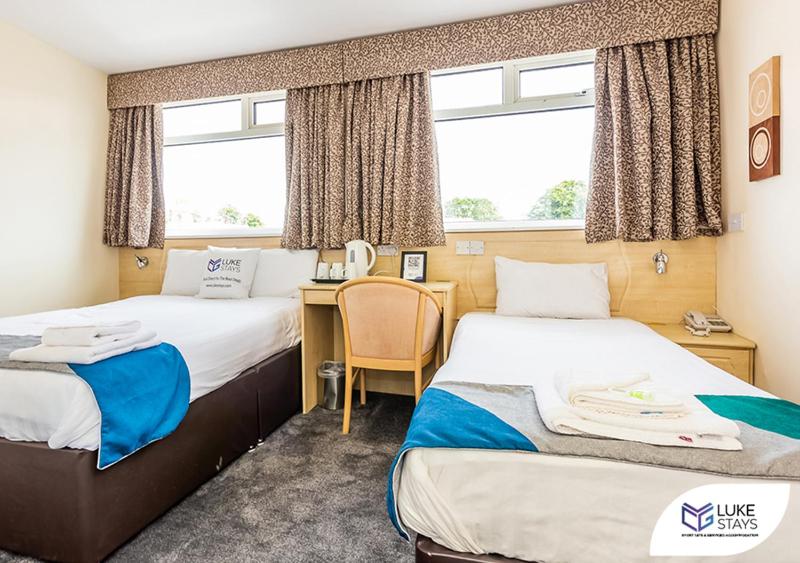 Standard Triple Room image 2