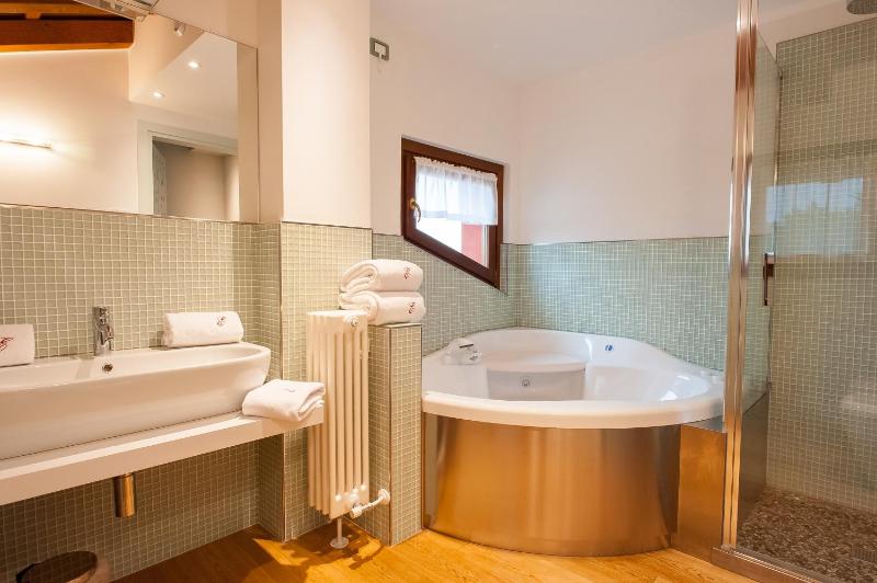 Suite with Whirlpool image 1