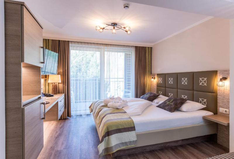 Double Room with Garden View image 4