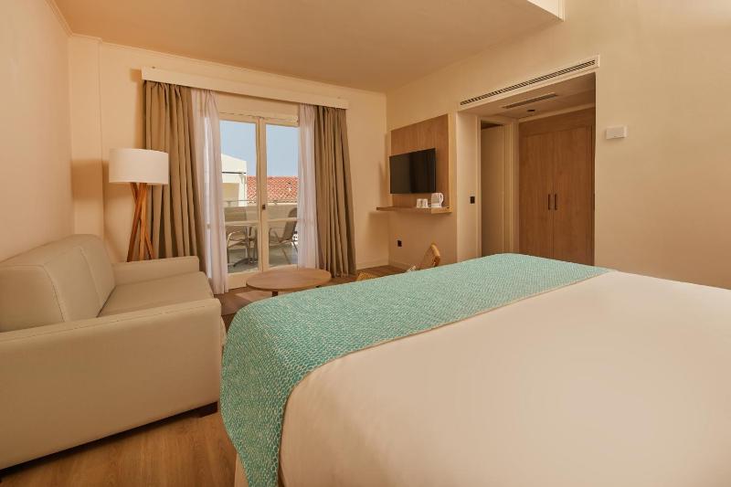 Junior Suite Inland View image 4