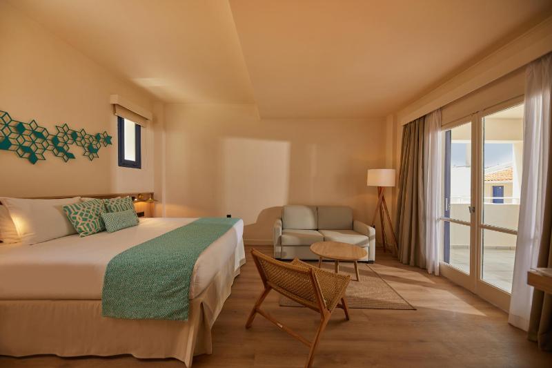 Junior Suite Inland View image 1