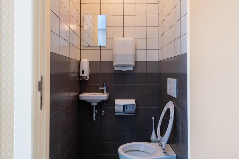 Quadruple Room with Private Bathroom and Shower image 3