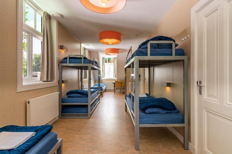 Six Person Room With Private Bathroom and Shower image 4