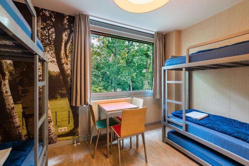 Quadruple Room with Private Bathroom and Shower image 4