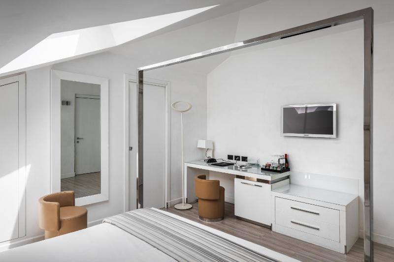 Double Room - Attic image 3