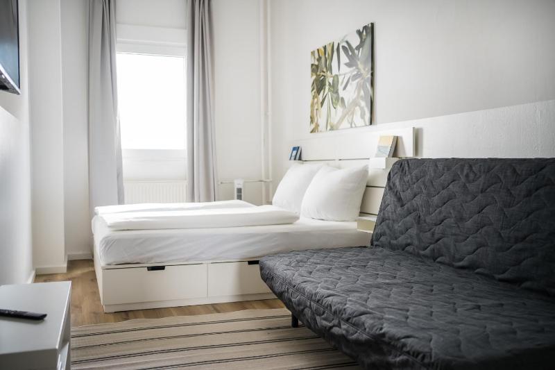 Spacious Apartment in Berlin Mitte for 6 - image 16