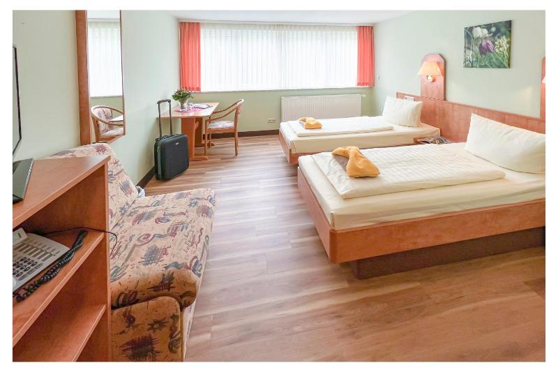 Twin Room image 1