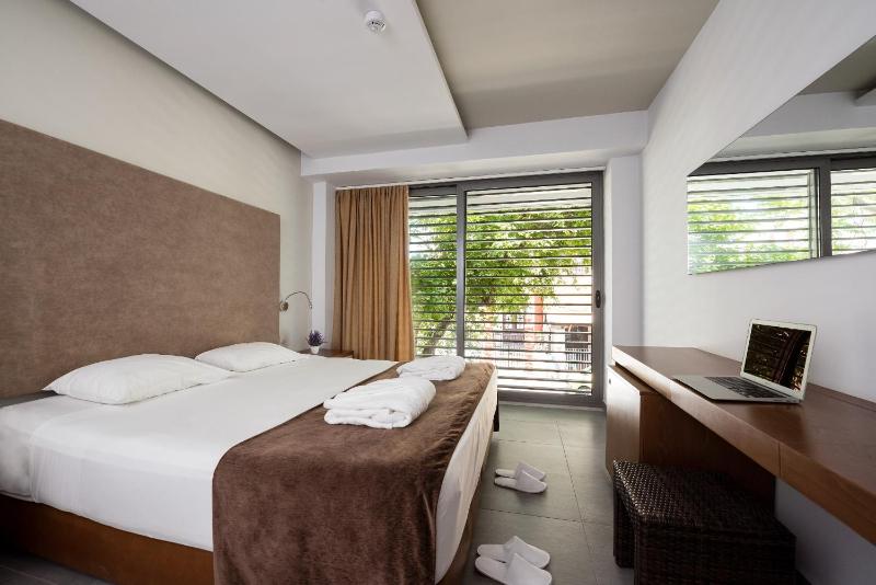 Oktober Downtown Boutique Hotel - image 11