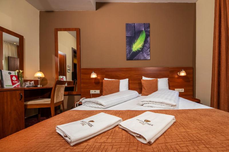 Double Room image 1