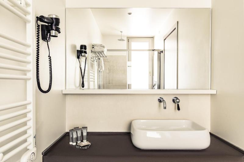 Superior Double or Twin Room with Garden View image 4