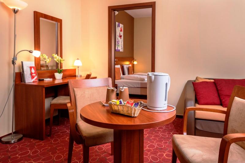 One-Bedroom Suite image 1