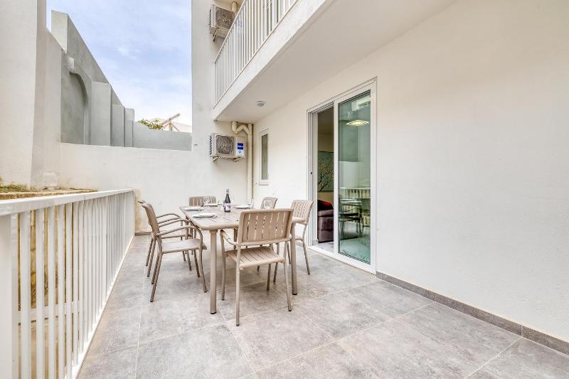 Cosy Apartment steps to St George's Bay - image 9