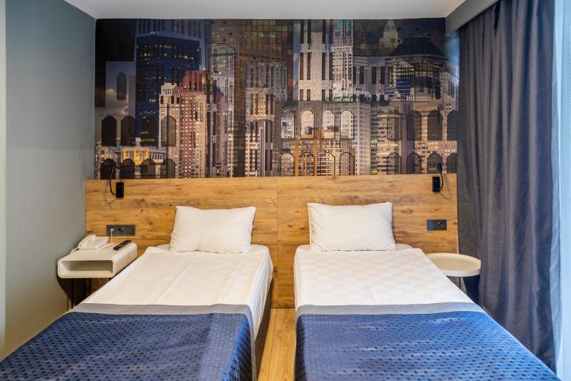 Large Double Room image 3