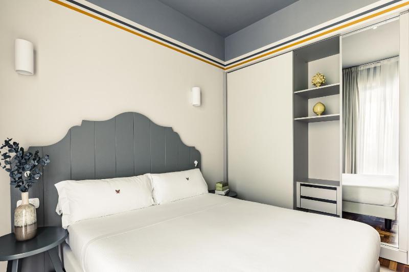 Superior Double or Twin Room with Garden View image 3