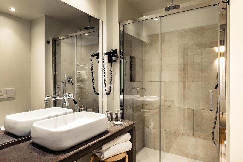 Superior Double or Twin Room image 3