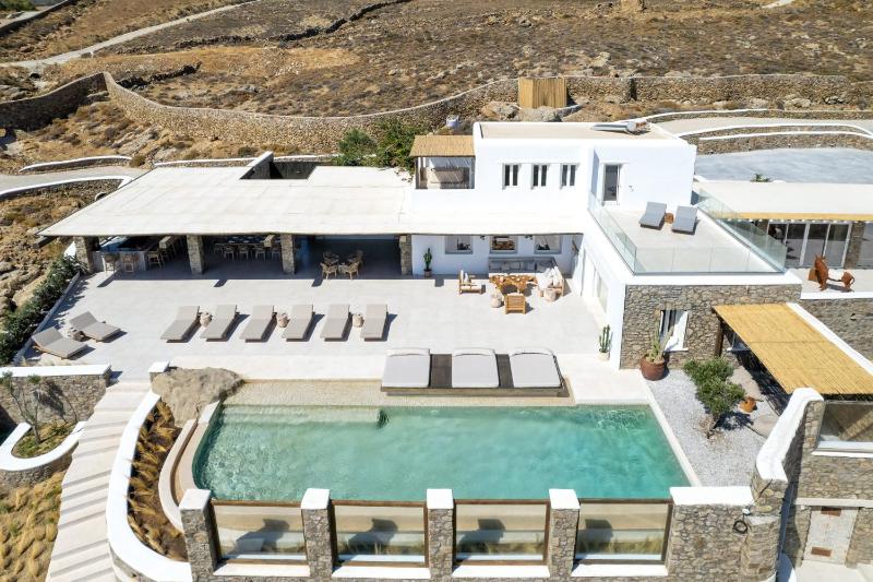  7 Bedroom Villa with private pool and sea view  image 1