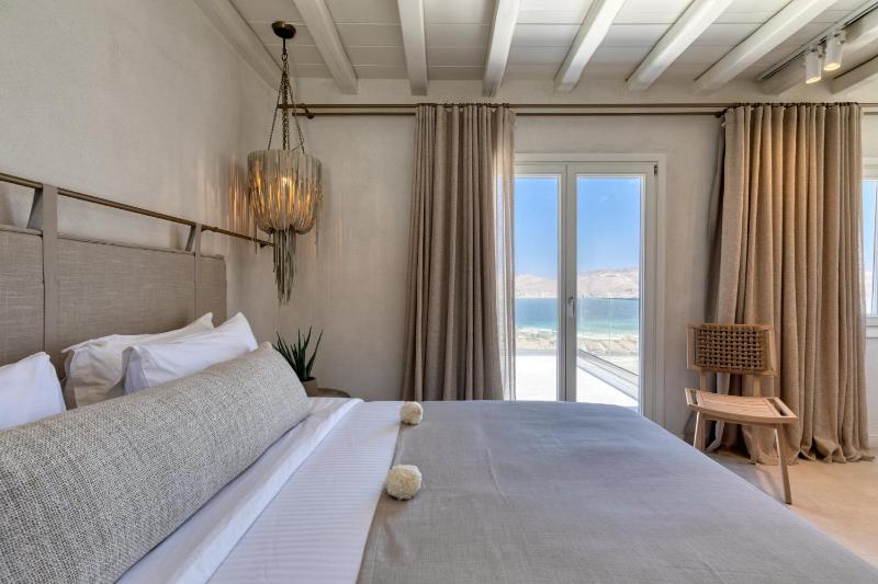  7 Bedroom Villa with private pool and sea view  image 3
