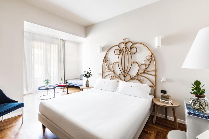 Junior Suite with Balcony image 3