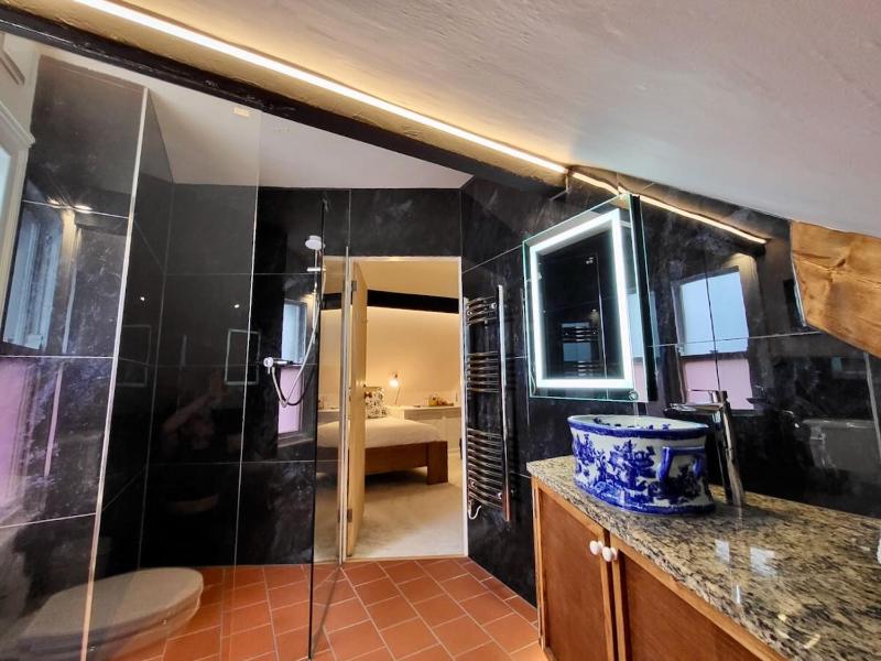 Deluxe Family Suite image 2