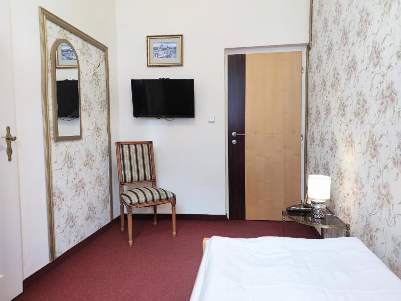 Small Single Room image 4
