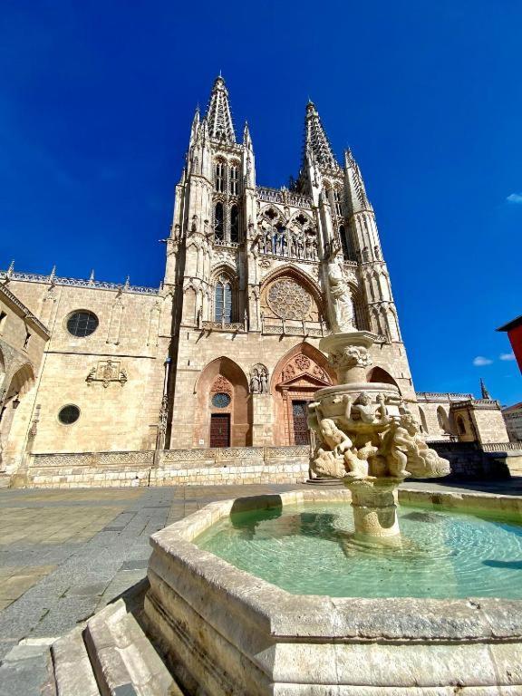 Deluxe Apartment image 2