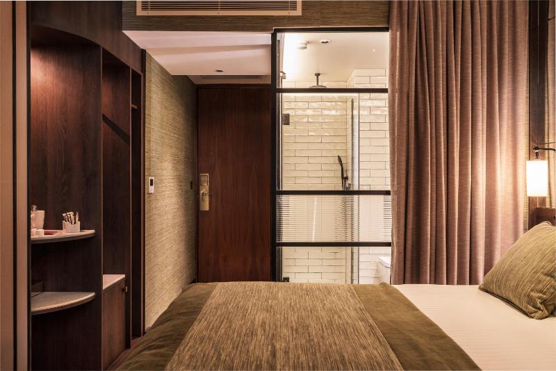 Classic Double Room image 3