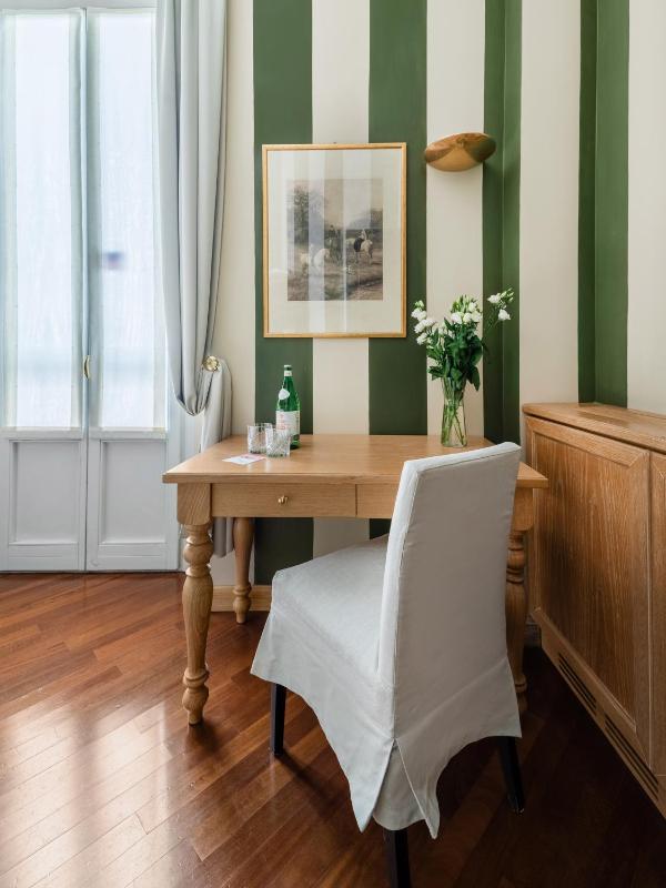 Medium Room image 3