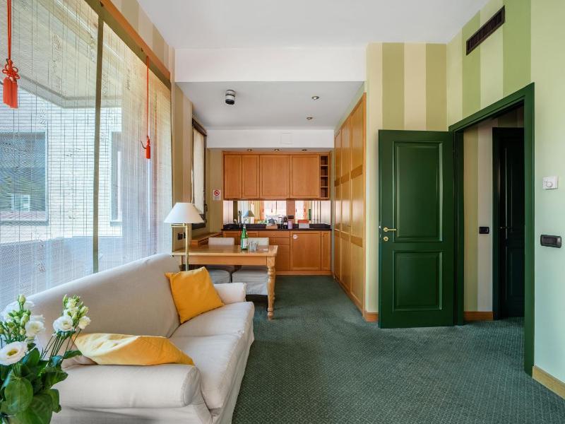 Large Studio with Kitchenette image 1