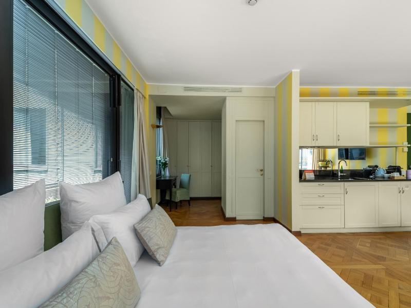 Extra Large Studio with Kitchen and Balcony image 1