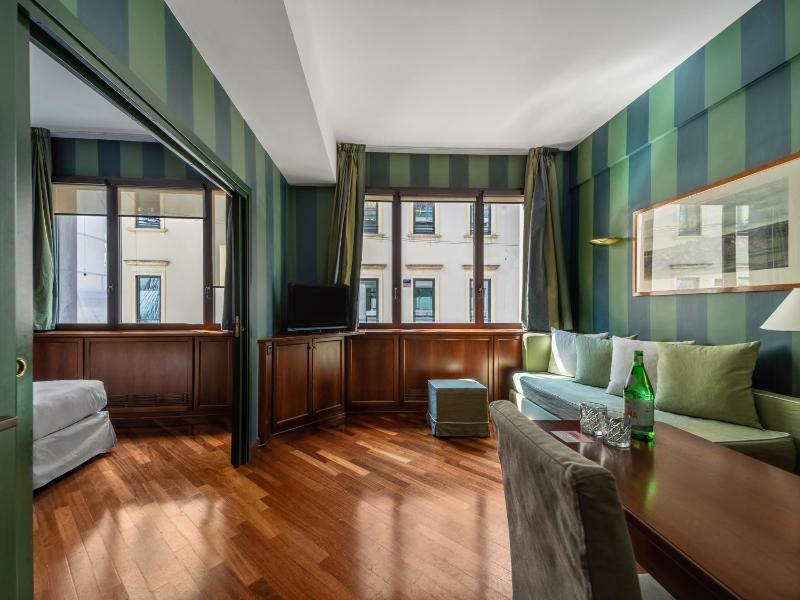Extra Large Studio with Kitchenette and Sofa Bed image 3