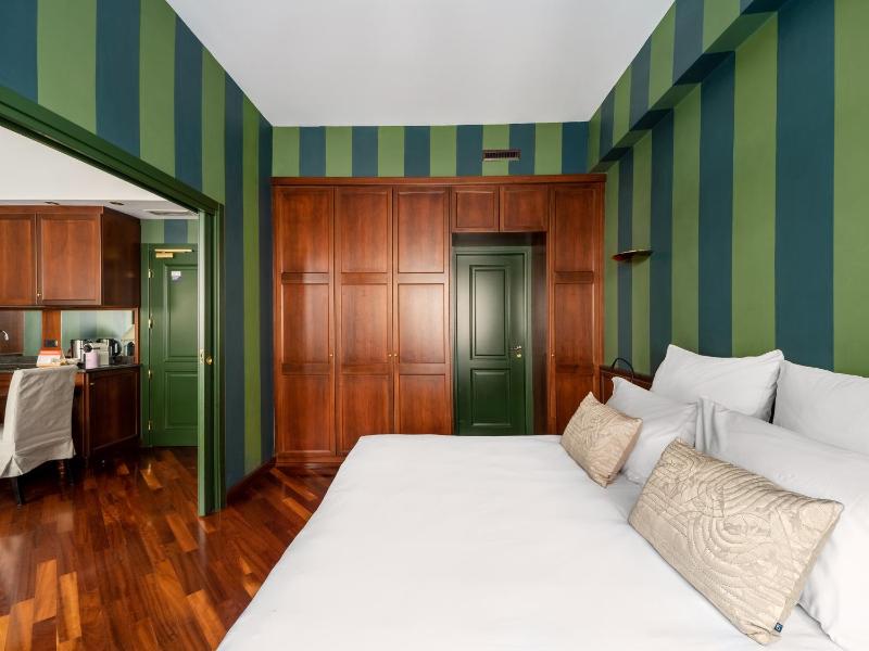 Extra Large Studio with Kitchenette and Sofa Bed image 4