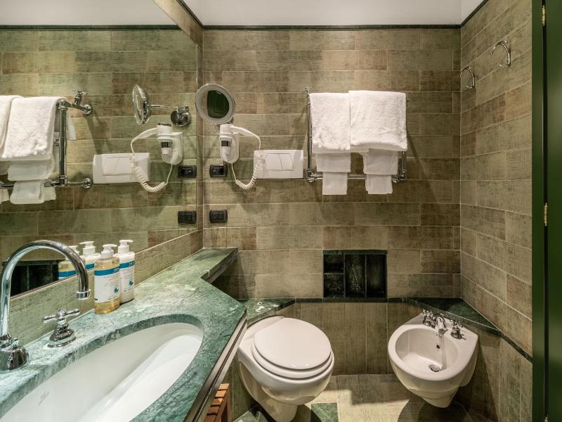 Extra Large Studio with Kitchenette, Bathtub and Sofa Bed image 3