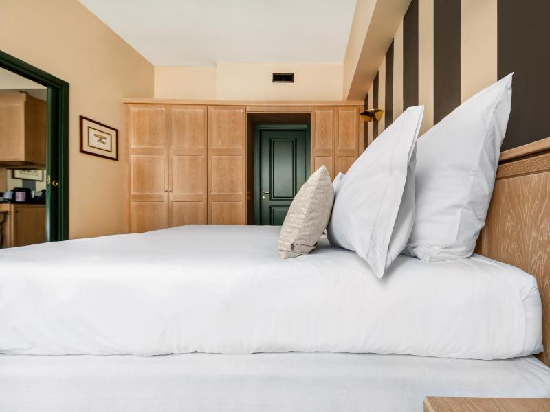 1 Bedroom Apartment with Sofa Bed image 4