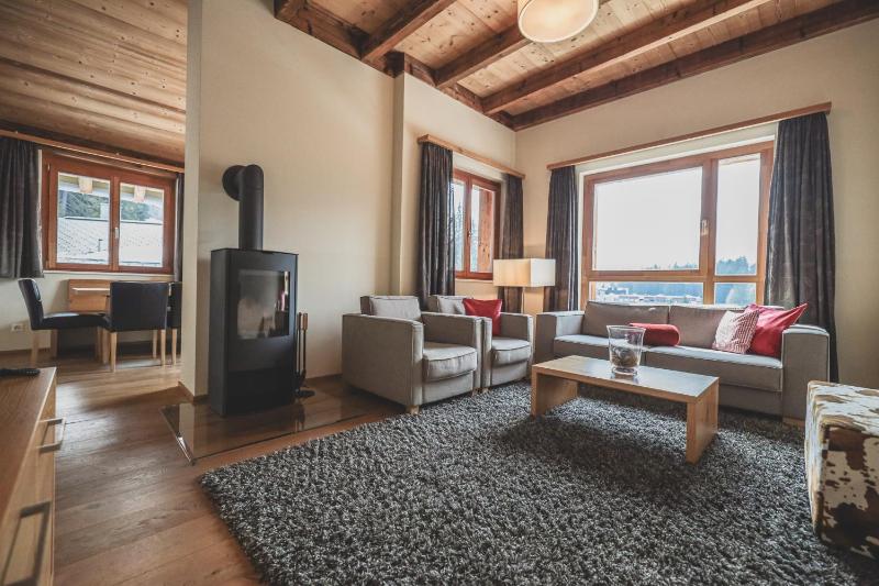 Superior Three-Bedroom Apartment image 1