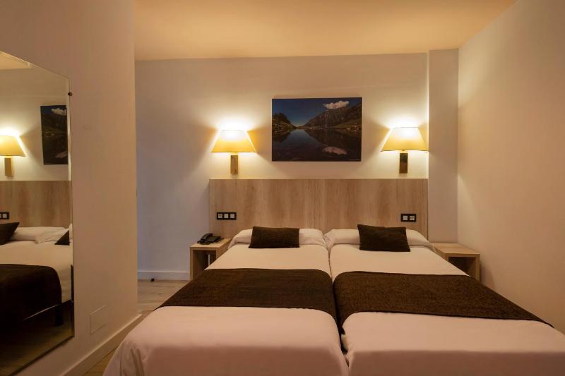 Interior Double Room image 2