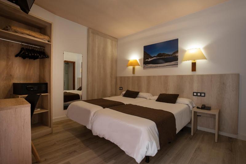 Double Room image 1
