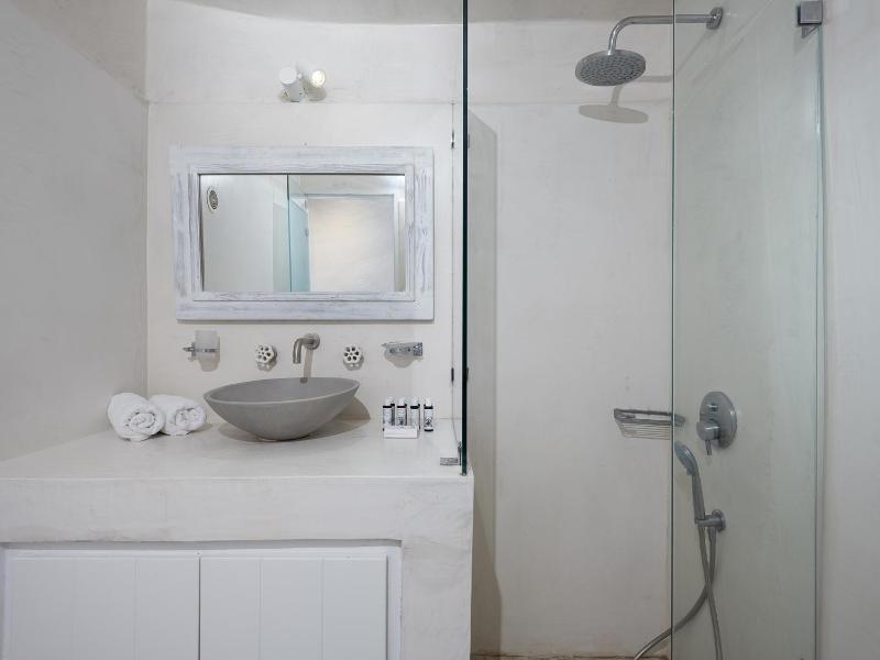Suite with Hot Tub image 3