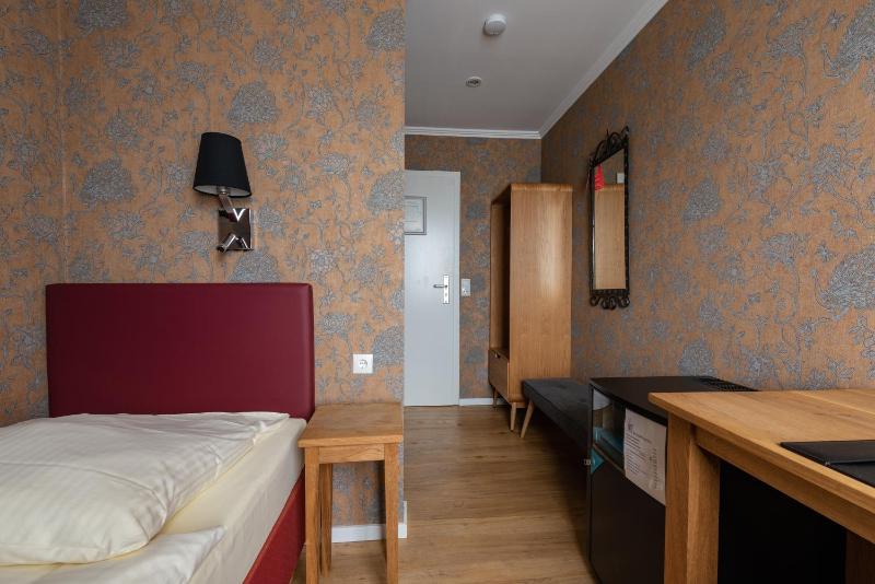 Single Room image 4