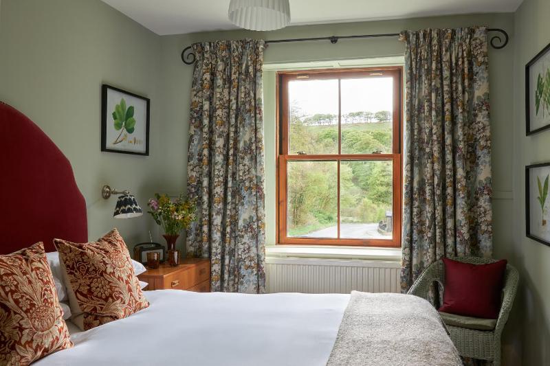 Small Double Room image 3