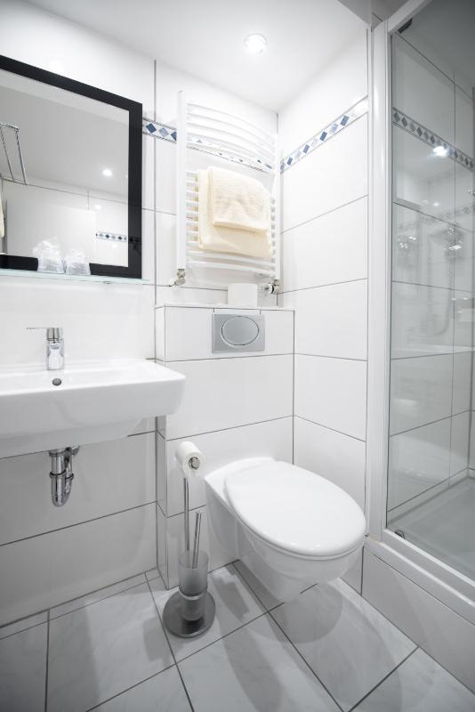 Double Room image 2