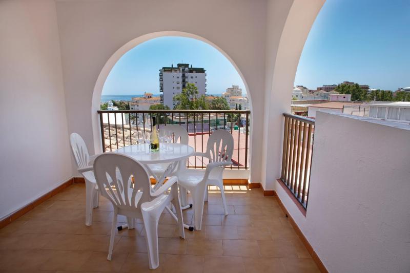 One-Bedroom Apartment image 4