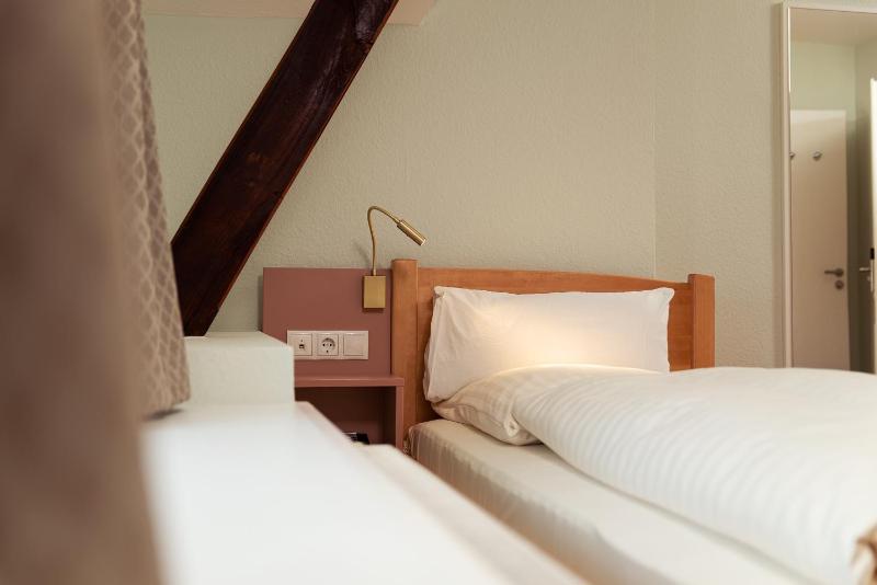 Single Room image 3