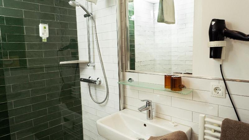 Standard Double Room image 4