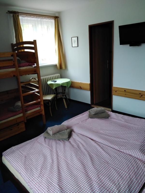 Quadruple Room with Private Bathroom image 4